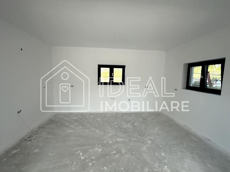 Casă individuală cu 4 camere cu Canalizare în Sadu