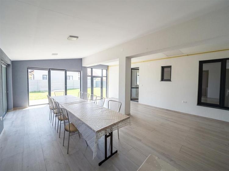 Casă cu 3 camere cu Teren 565 Mp în Sântandrei