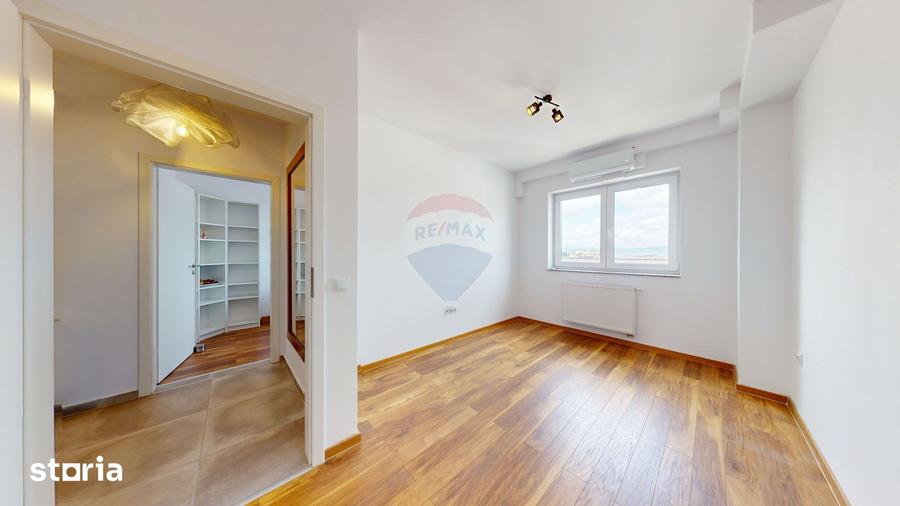 Apartament cu 4 camere decomandat, mobilat în Tractorul