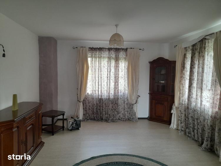 Casă cu 5 camere cu Teren 2000 Mp în Central