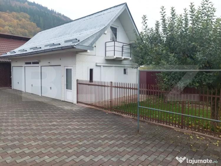 Casă cu 7 camere cu Teren 2000 Mp în Central