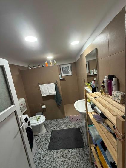 Casă cu 4 camere în Curcani