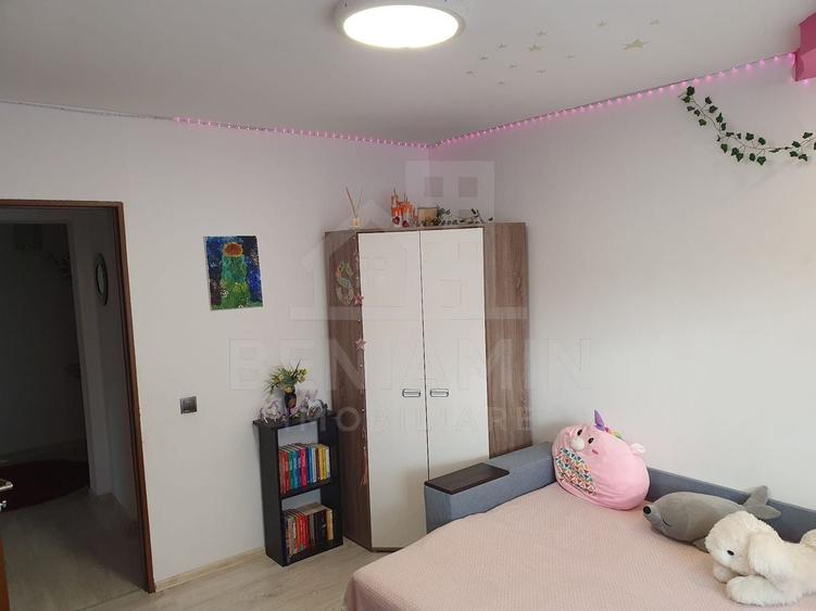 Apartament cu 4 camere decomandat, mobilat în Noua
