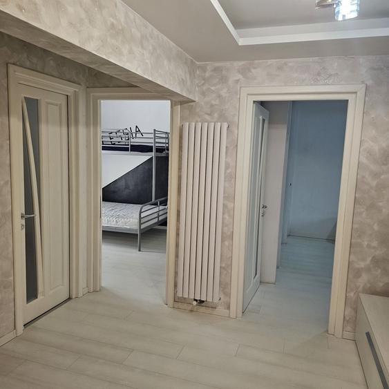 Apartament cu 3 camere decomandat în Mărăței