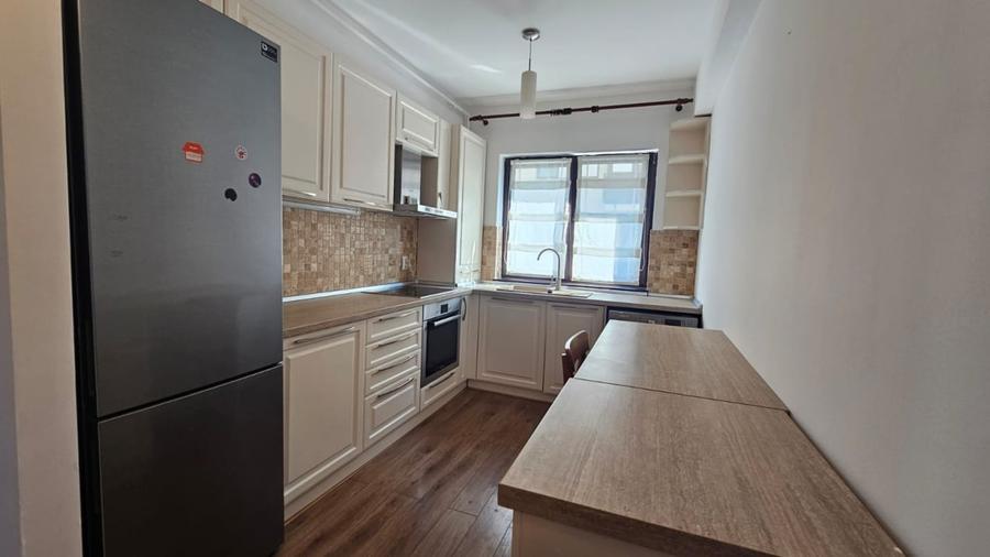 Apartament cu 4 camere semidecomandat în Europa