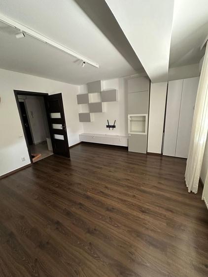 Apartament cu 3 camere decomandat în Berceni