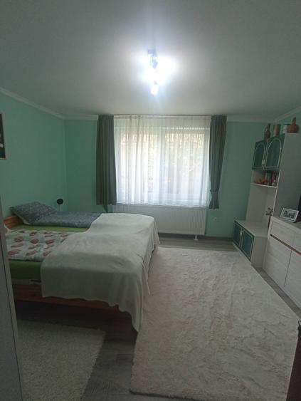 Casă individuală cu 2 camere cu Canalizare în Simeria