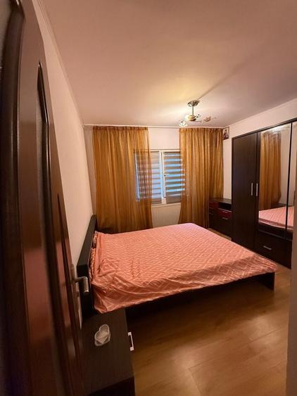 Apartament cu 3 camere decomandat în Milcov