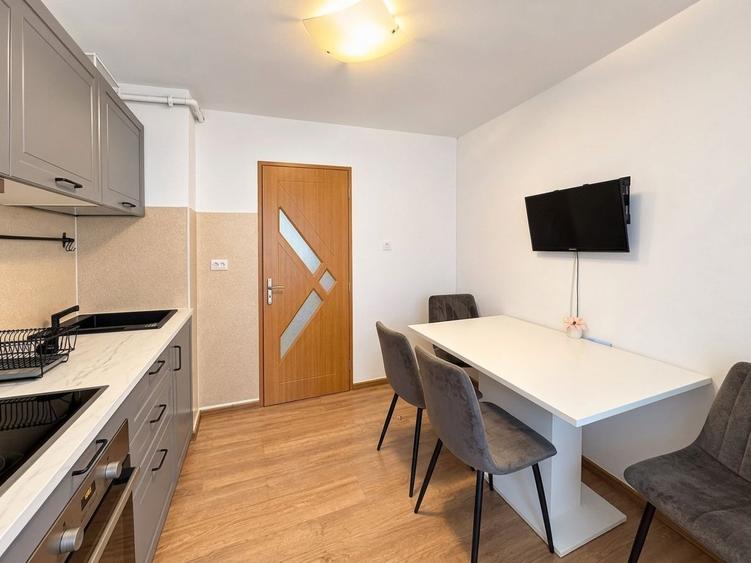 Apartament cu 2 camere decomandat, mobilat în Girocului