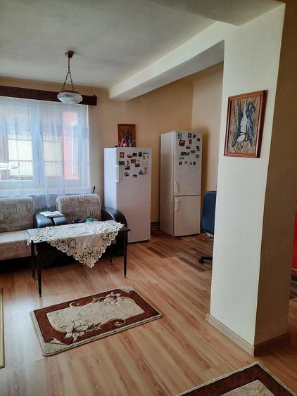 Casă cu 3 camere cu Teren 3505 Mp în Bretea Română