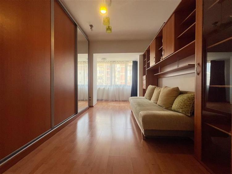 Apartament cu 3 camere decomandat, mobilat în Păcurari