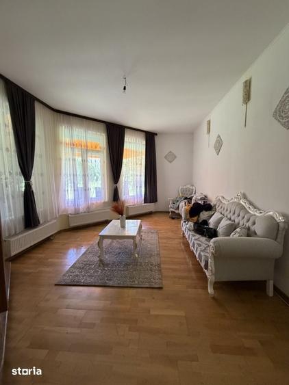 Casă cu 6 camere cu Teren 480 Mp în Banloc