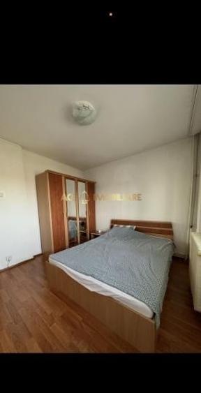 Apartament cu 3 camere decomandat, mobilat în Politehnica