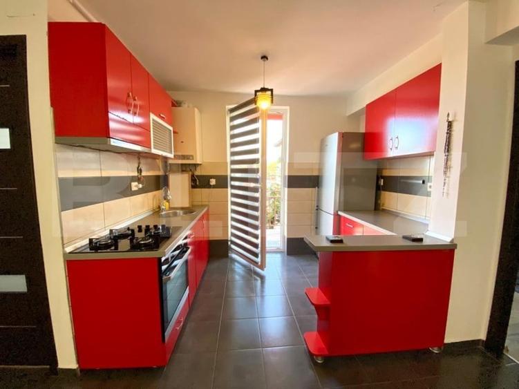 Apartament cu 3 camere semidecomandat, mobilat în Bună Ziua