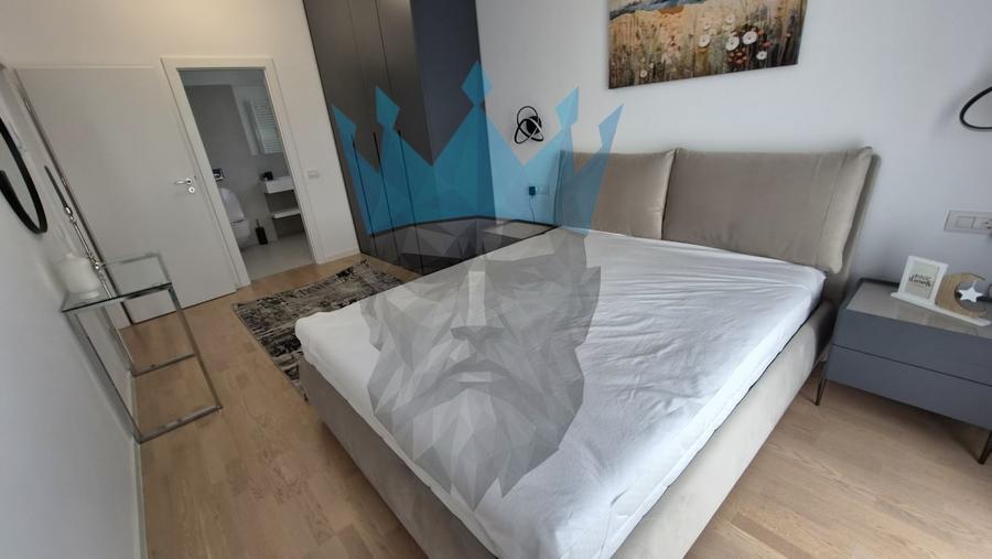 Apartament cu 3 camere semidecomandat, mobilat în Băneasa