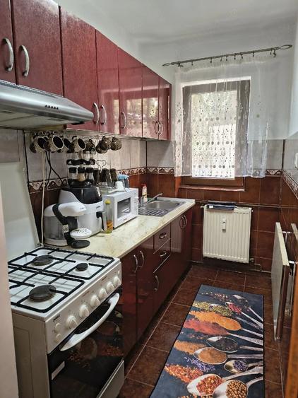 Apartament cu 3 camere semidecomandat în Exterior Vest