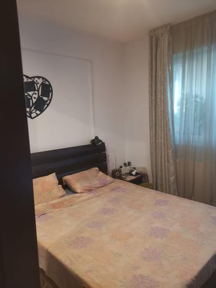 Apartament cu 3 camere semidecomandat în Bragadiru