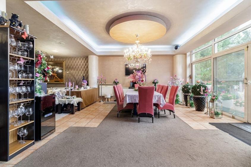 Casă individuală cu 19 camere cu Piscina în Pantelimon