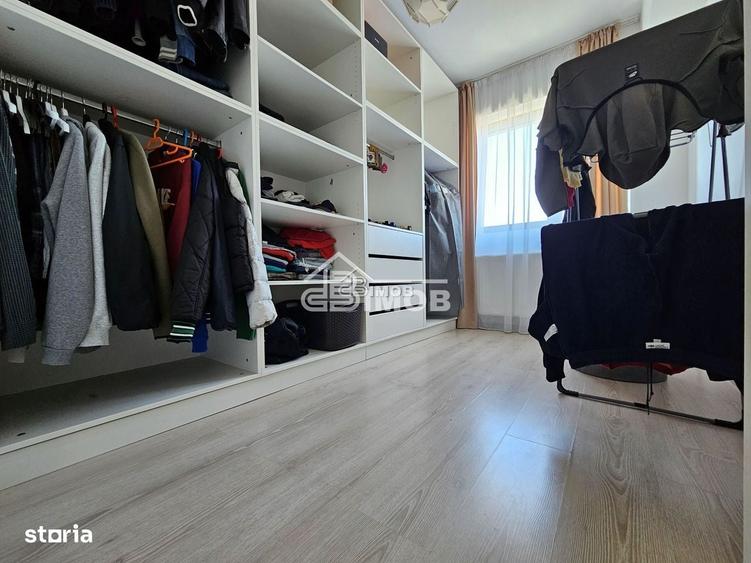Apartament cu 3 camere decomandat în Valea