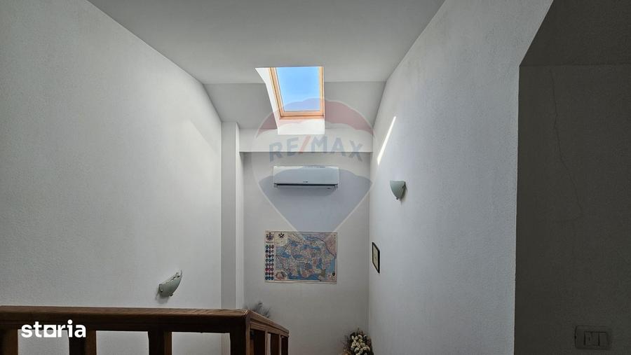 Casă cu 6 camere cu Teren 3614 Mp în Moara