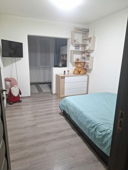 Apartament cu 4 camere decomandat în Cotroceni
