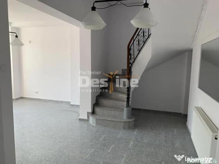 Casă cu 9 camere cu Teren 212 Mp în Dacia