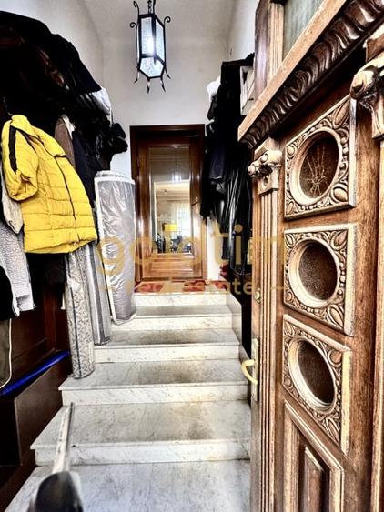 Apartament cu 5 camere decomandat în Armeneasca
