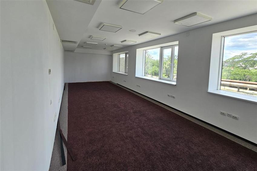Birou, de 230 mp, în Metalurgie