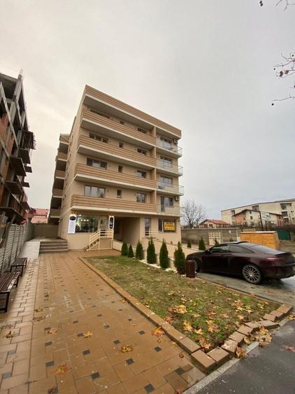 Apartament cu 3 camere decomandat în Băneasa