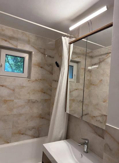 Apartament cu 3 camere semidecomandat în Drumul Taberei