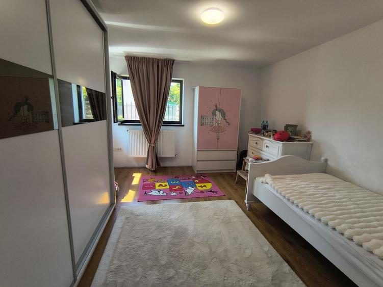 Casă individuală cu 5 camere cu Canalizare în Coiciu