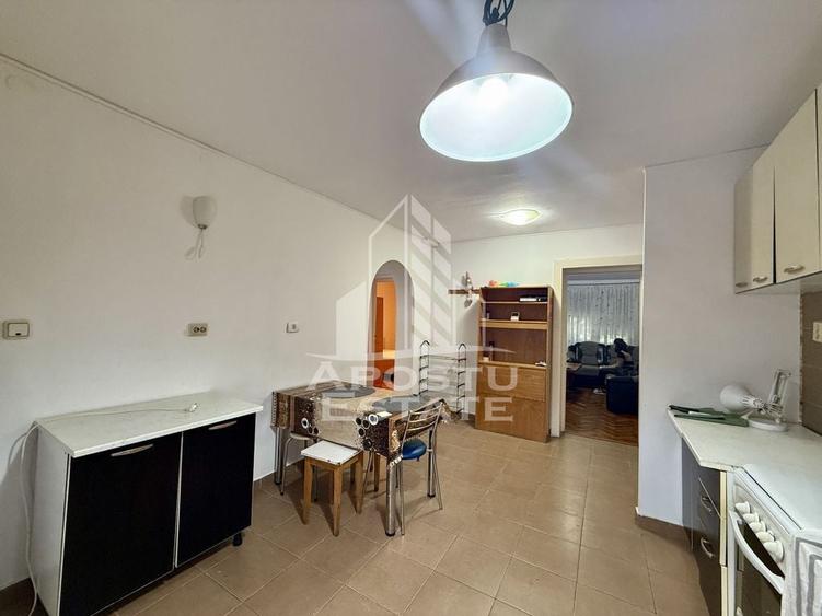 Apartament cu 3 camere decomandat, mobilat în Medicină