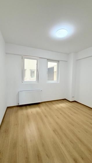 Apartament cu 4 camere semidecomandat în 13 Septembrie