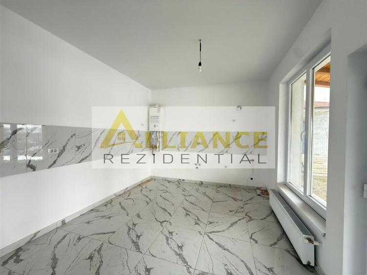 Casă individuală cu 5 camere decomandat cu Canalizare în Berceni
