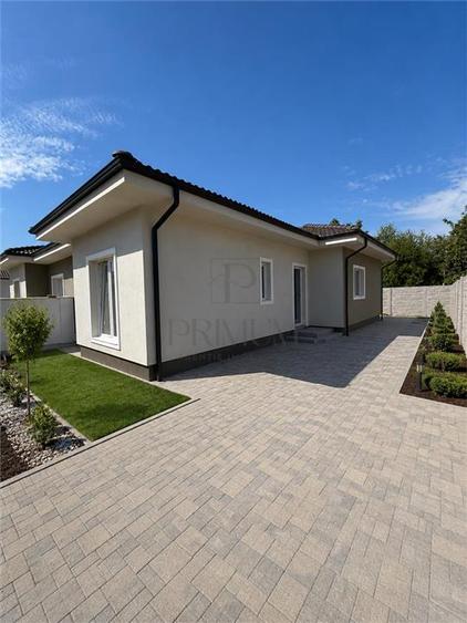 Duplex cu 4 camere cu Canalizare în Moșnița Nouă