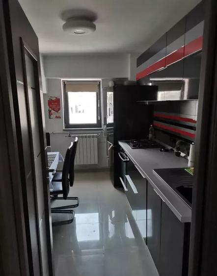 Apartament cu 3 camere decomandat, mobilat în Tomis III