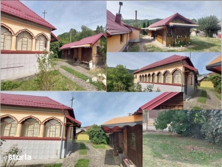 Casă cu 5 camere cu Teren 1300 Mp în Corbi