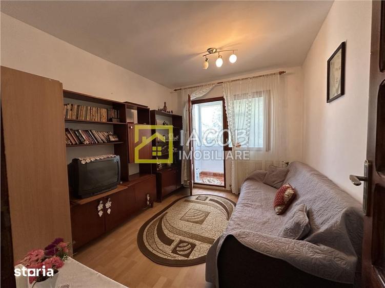 Apartament cu 3 camere decomandat în Republicii