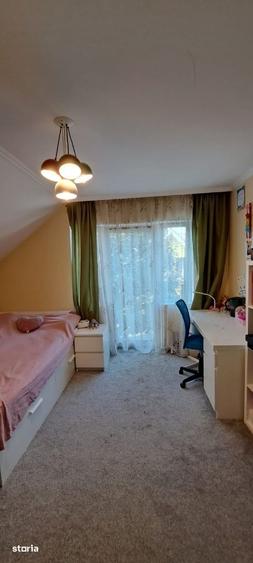 Casă cu 7 camere cu Teren 400 Mp în Semicentral