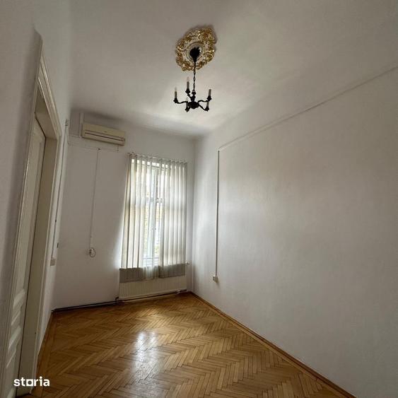Apartament cu 4 camere decomandat, mobilat în Central