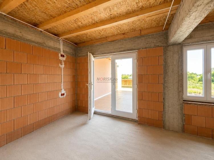 Casă cu 5 camere cu Teren 1250 Mp în Izvorani