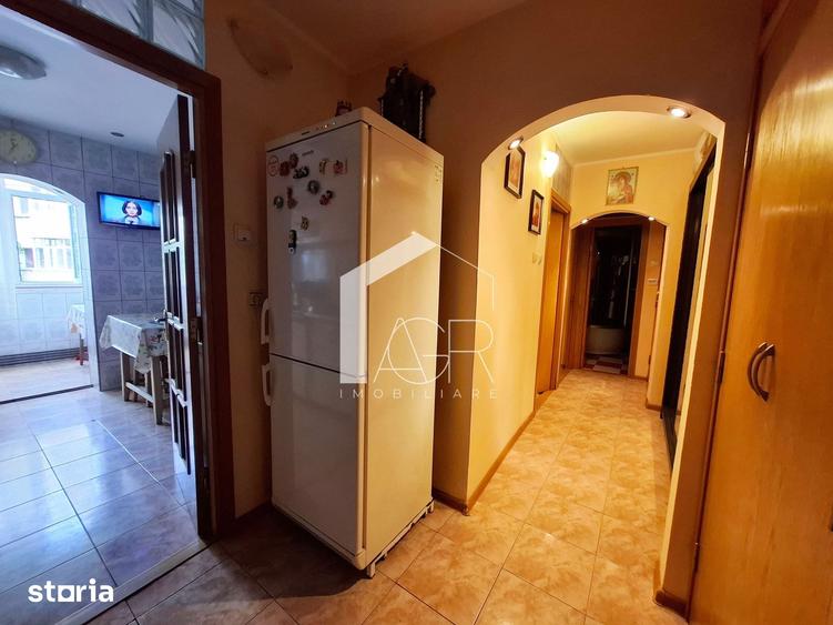 Apartament cu 3 camere decomandat în Mihai Bravu