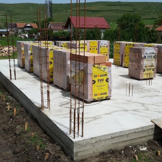 Casă cu 4 camere cu Teren 1800 Mp în Gădălin