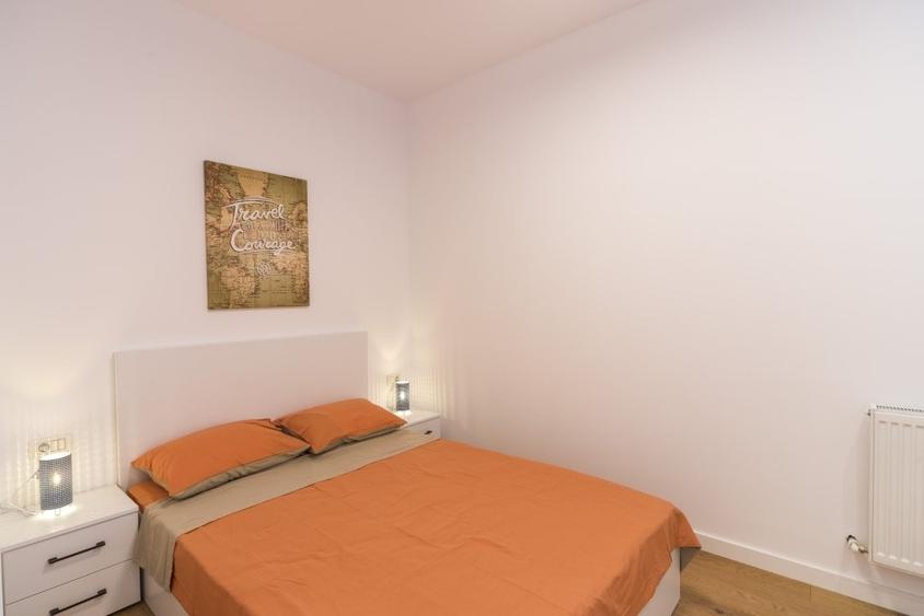 Apartament cu 2 camere decomandat, mobilat în Universitate
