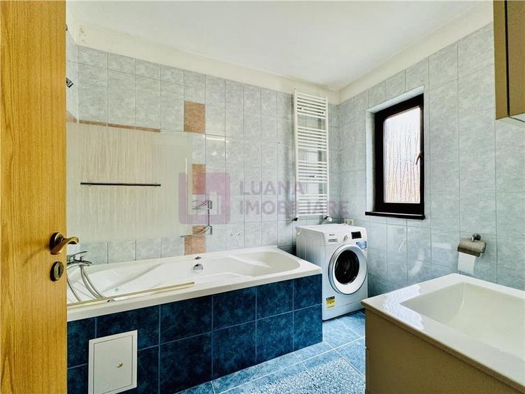Casă individuală cu 8 camere cu Piscina în Calea Poplăcii