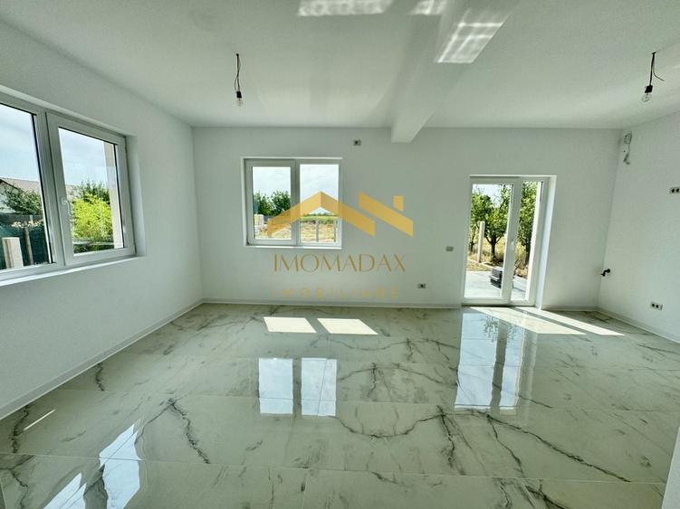 Duplex cu 4 camere cu Canalizare în Utvin