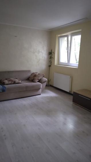 Apartament cu 3 camere decomandat, mobilat în Vitan Mall