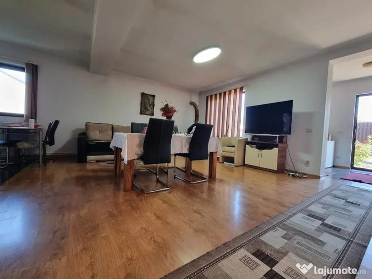 Casă cu 3 camere cu Teren 380 Mp în Letea