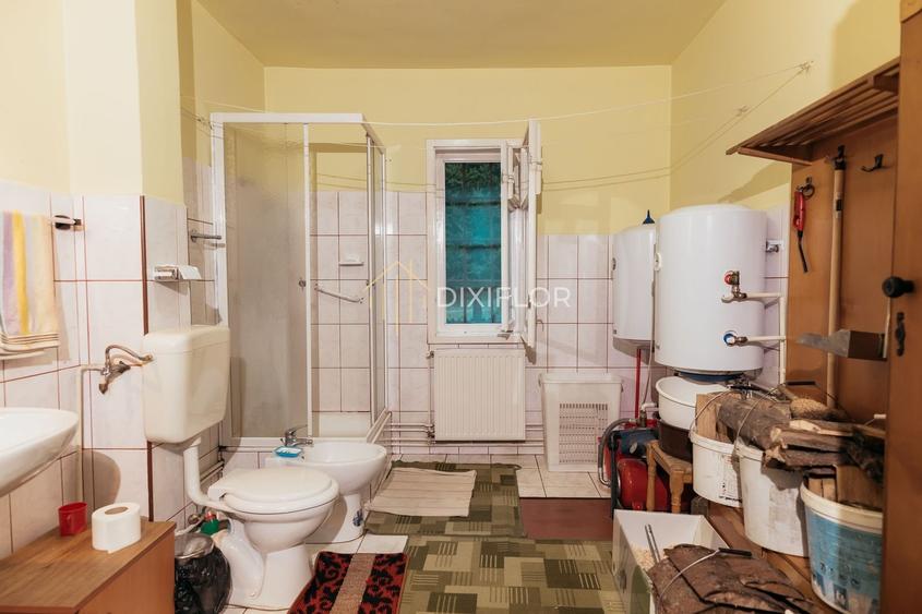 Casă individuală cu 7 camere cu Garaj în Stânceni
