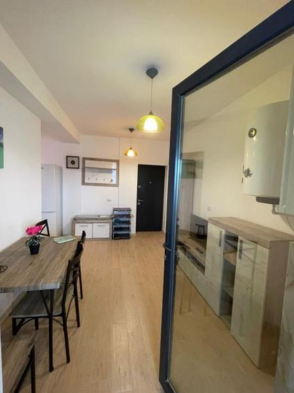 Apartament cu 3 camere decomandat, mobilat în Exterior Est